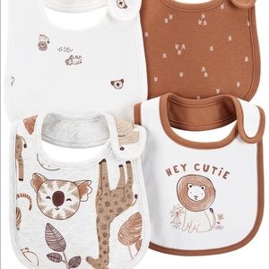 New baby bundle gift set: 4 bibs, 3 pairs of socks and 4 blankets. Brand New.